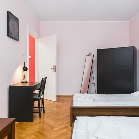 Modern Urban Escape - Old Town Apartment - By Upstairs Krakow Dış mekan fotoğraf
