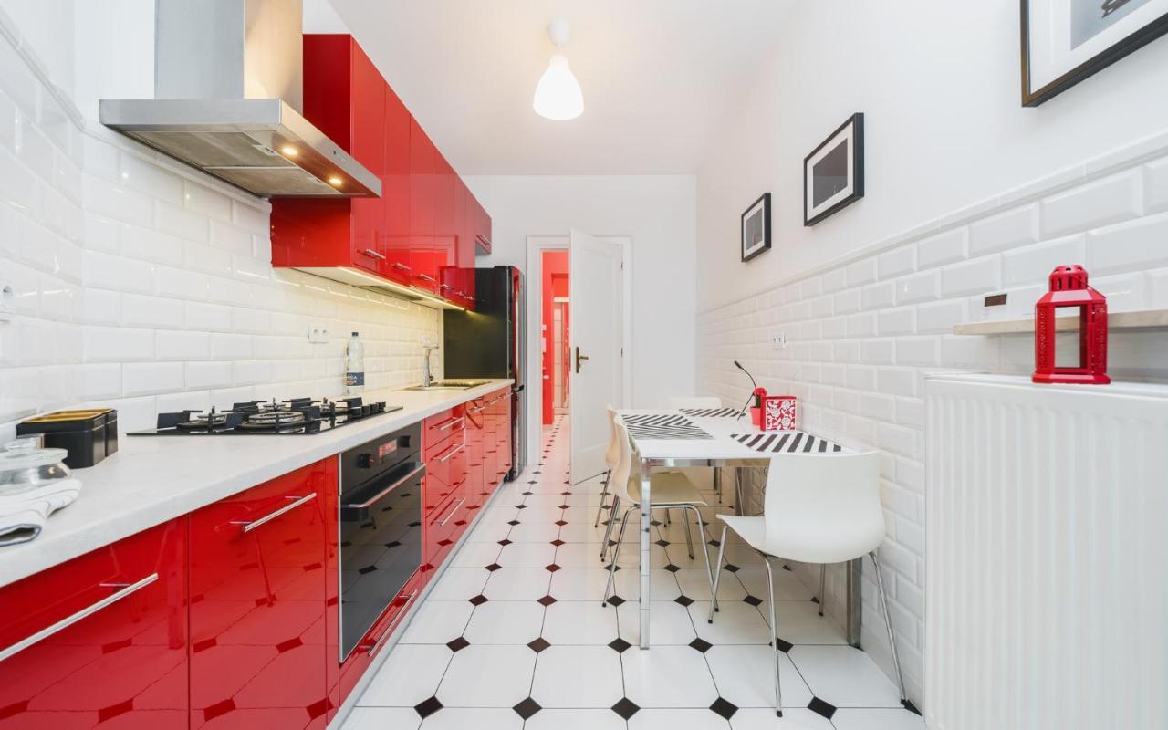Modern Urban Escape - Old Town Apartment - By Upstairs Krakow Dış mekan fotoğraf
