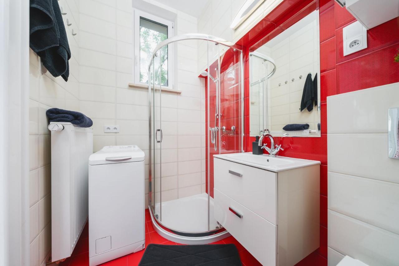Modern Urban Escape - Old Town Apartment - By Upstairs Krakow Dış mekan fotoğraf