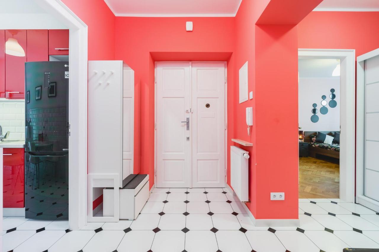 Modern Urban Escape - Old Town Apartment - By Upstairs Krakow Dış mekan fotoğraf