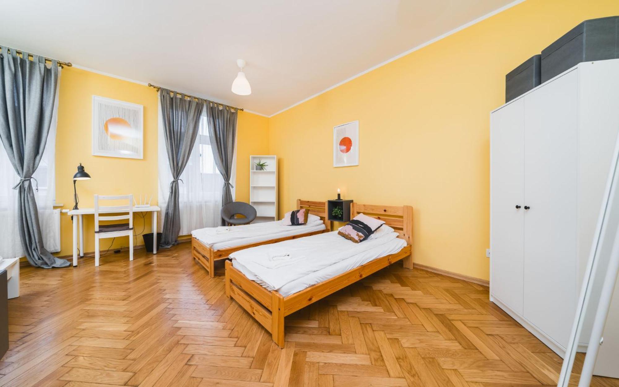 Modern Urban Escape - Old Town Apartment - By Upstairs Krakow Dış mekan fotoğraf